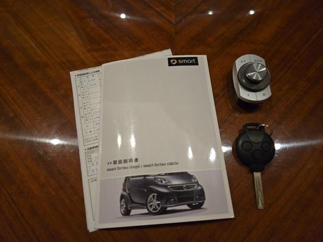 スマートフォーツーカブリオ ＢＲＡＢＵＳ　エクスクルーシブＥＤミッドナイトブルー　５０台限定　４５１最終限定モデル　新品ＬＥＤヘッド＆ナンバー灯　カロッツェリアナビ　Ｂｌｕｅｔｏｏｔｈ　ＹｏｕＴｕｂｅ　フルセグ　バックカメラ　クルーズコントロール　新品タイヤ　電動オープン（67枚目）