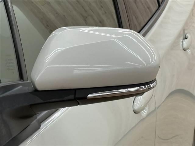 プリウス Ｓツーリングセレクション　禁煙車　純正９インチナビ　バックカメラ　フルセグテレビ　Ｂｌｕｅｔｏｏｔｈ　ＬＥＤヘッドライト　シートヒーター　スマートキー　ＥＴＣ　純正１７インチアルミホイール　電動格納ミラー　フォグランプ（24枚目）