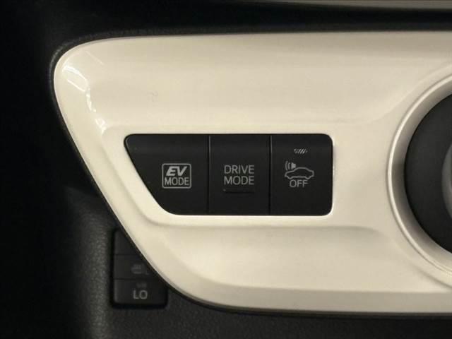 プリウス Ｓツーリングセレクション　禁煙車　純正９インチナビ　バックカメラ　フルセグテレビ　Ｂｌｕｅｔｏｏｔｈ　ＬＥＤヘッドライト　シートヒーター　スマートキー　ＥＴＣ　純正１７インチアルミホイール　電動格納ミラー　フォグランプ（39枚目）