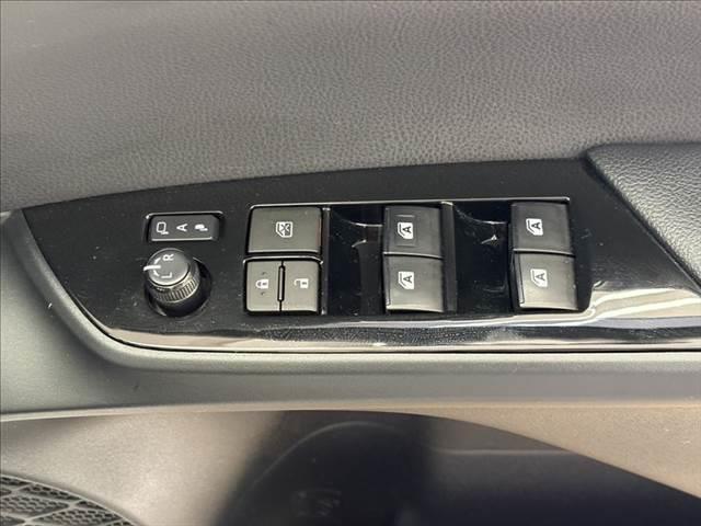 プリウス Ｓツーリングセレクション　禁煙車　純正９インチナビ　バックカメラ　フルセグテレビ　Ｂｌｕｅｔｏｏｔｈ　ＬＥＤヘッドライト　シートヒーター　スマートキー　ＥＴＣ　純正１７インチアルミホイール　電動格納ミラー　フォグランプ（40枚目）