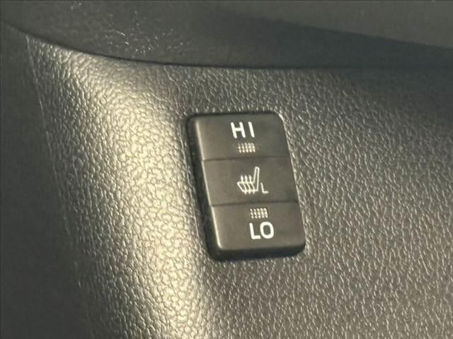 プリウス Ｓツーリングセレクション　禁煙車　純正９インチナビ　バックカメラ　フルセグテレビ　Ｂｌｕｅｔｏｏｔｈ　ＬＥＤヘッドライト　シートヒーター　スマートキー　ＥＴＣ　純正１７インチアルミホイール　電動格納ミラー　フォグランプ（46枚目）