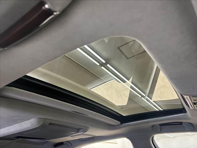 ＬＳ ＬＳ６００ｈＬ後席セパレートシートパッケージ　レーダークルーズコントロール　マークレビンソン　衝突軽減ブレーキ　コーナーセンサー　ステアリングヒーター　シートエアコン　本革シート　禁煙車　サンルーフ　純正ＨＤＤナビ　シートヒーター　パワーシート（5枚目）