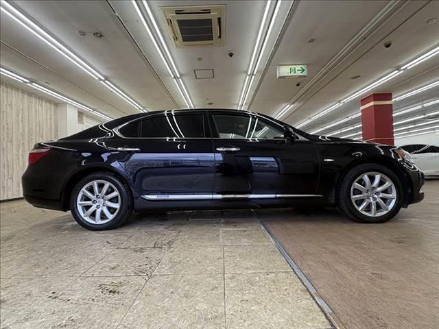 ＬＳ ＬＳ６００ｈＬ後席セパレートシートパッケージ　レーダークルーズコントロール　マークレビンソン　衝突軽減ブレーキ　コーナーセンサー　ステアリングヒーター　シートエアコン　本革シート　禁煙車　サンルーフ　純正ＨＤＤナビ　シートヒーター　パワーシート（18枚目）