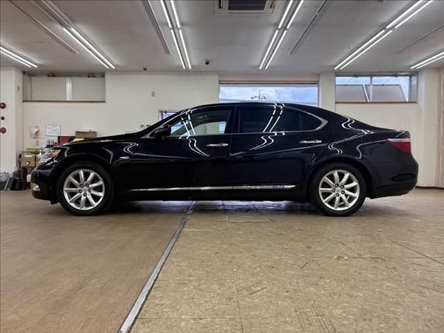 ＬＳ ＬＳ６００ｈＬ後席セパレートシートパッケージ　レーダークルーズコントロール　マークレビンソン　衝突軽減ブレーキ　コーナーセンサー　ステアリングヒーター　シートエアコン　本革シート　禁煙車　サンルーフ　純正ＨＤＤナビ　シートヒーター　パワーシート（22枚目）
