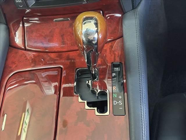 ＬＳ ＬＳ６００ｈＬ後席セパレートシートパッケージ　レーダークルーズコントロール　マークレビンソン　衝突軽減ブレーキ　コーナーセンサー　ステアリングヒーター　シートエアコン　本革シート　禁煙車　サンルーフ　純正ＨＤＤナビ　シートヒーター　パワーシート（48枚目）