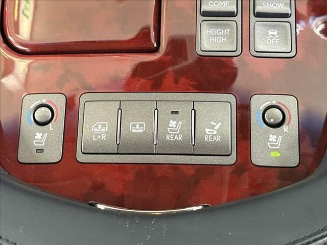 ＬＳ ＬＳ６００ｈＬ後席セパレートシートパッケージ　レーダークルーズコントロール　マークレビンソン　衝突軽減ブレーキ　コーナーセンサー　ステアリングヒーター　シートエアコン　本革シート　禁煙車　サンルーフ　純正ＨＤＤナビ　シートヒーター　パワーシート（50枚目）
