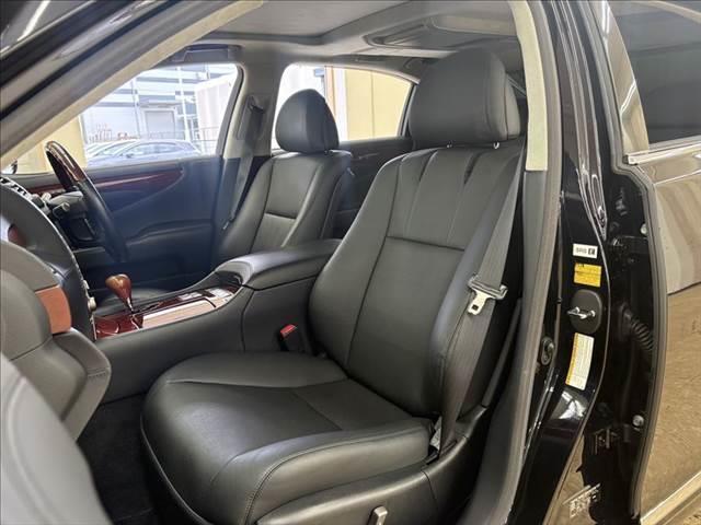 ＬＳ ＬＳ６００ｈＬ後席セパレートシートパッケージ　レーダークルーズコントロール　マークレビンソン　衝突軽減ブレーキ　コーナーセンサー　ステアリングヒーター　シートエアコン　本革シート　禁煙車　サンルーフ　純正ＨＤＤナビ　シートヒーター　パワーシート（52枚目）