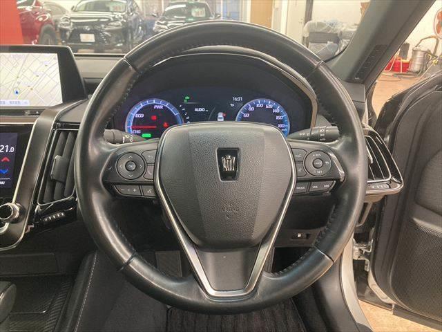 クラウンハイブリッド ＲＳ　禁煙車　純正ＳＤナビ　レーダークルーズコントロール　衝突軽減ブレーキ　Ｂｌｕｅｔｏｏｔｈ　フルセグＴＶ　パワーシート　シートヒーター　３眼ＬＥＤヘッドライト　スマートキー　コーナーセンサー（10枚目）
