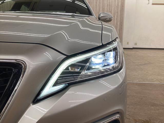 クラウンハイブリッド ＲＳ　禁煙車　純正ＳＤナビ　レーダークルーズコントロール　衝突軽減ブレーキ　Ｂｌｕｅｔｏｏｔｈ　フルセグＴＶ　パワーシート　シートヒーター　３眼ＬＥＤヘッドライト　スマートキー　コーナーセンサー（11枚目）