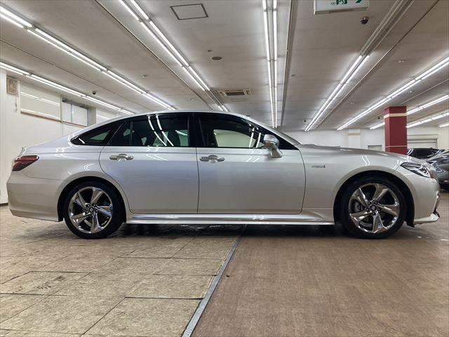 クラウンハイブリッド ＲＳ　禁煙車　純正ＳＤナビ　レーダークルーズコントロール　衝突軽減ブレーキ　Ｂｌｕｅｔｏｏｔｈ　フルセグＴＶ　パワーシート　シートヒーター　３眼ＬＥＤヘッドライト　スマートキー　コーナーセンサー（16枚目）