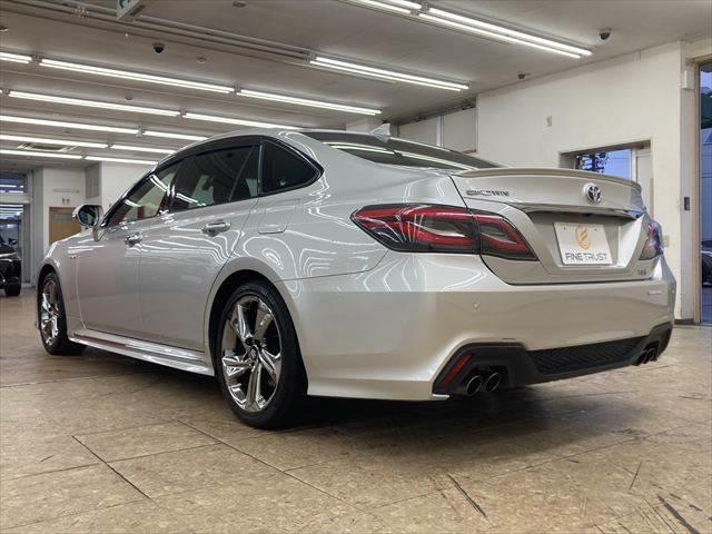 クラウンハイブリッド ＲＳ　禁煙車　純正ＳＤナビ　レーダークルーズコントロール　衝突軽減ブレーキ　Ｂｌｕｅｔｏｏｔｈ　フルセグＴＶ　パワーシート　シートヒーター　３眼ＬＥＤヘッドライト　スマートキー　コーナーセンサー（19枚目）