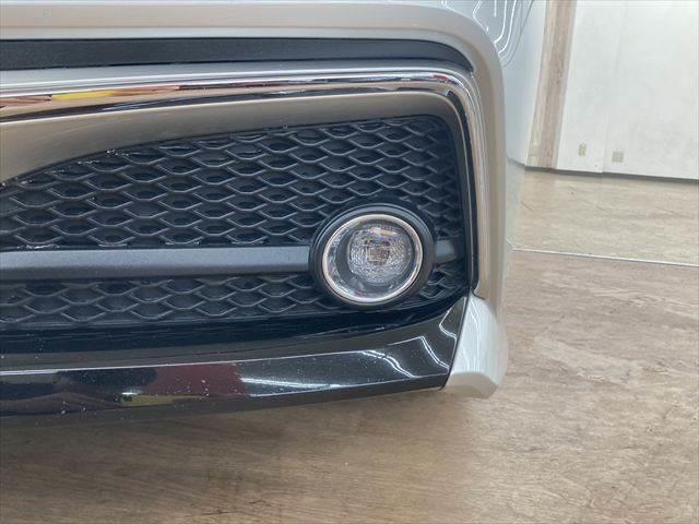 クラウンハイブリッド ＲＳ　禁煙車　純正ＳＤナビ　レーダークルーズコントロール　衝突軽減ブレーキ　Ｂｌｕｅｔｏｏｔｈ　フルセグＴＶ　パワーシート　シートヒーター　３眼ＬＥＤヘッドライト　スマートキー　コーナーセンサー（22枚目）
