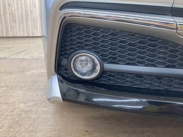 クラウンハイブリッド ＲＳ　禁煙車　純正ＳＤナビ　レーダークルーズコントロール　衝突軽減ブレーキ　Ｂｌｕｅｔｏｏｔｈ　フルセグＴＶ　パワーシート　シートヒーター　３眼ＬＥＤヘッドライト　スマートキー　コーナーセンサー（24枚目）