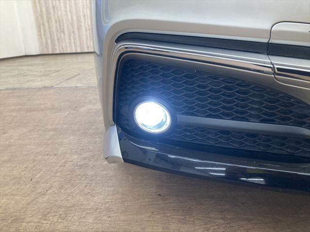 クラウンハイブリッド ＲＳ　禁煙車　純正ＳＤナビ　レーダークルーズコントロール　衝突軽減ブレーキ　Ｂｌｕｅｔｏｏｔｈ　フルセグＴＶ　パワーシート　シートヒーター　３眼ＬＥＤヘッドライト　スマートキー　コーナーセンサー（31枚目）