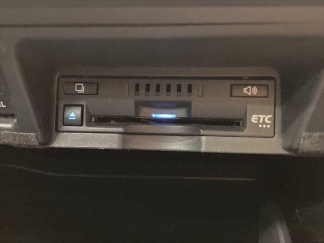 クラウンハイブリッド ＲＳ　禁煙車　純正ＳＤナビ　レーダークルーズコントロール　衝突軽減ブレーキ　Ｂｌｕｅｔｏｏｔｈ　フルセグＴＶ　パワーシート　シートヒーター　３眼ＬＥＤヘッドライト　スマートキー　コーナーセンサー（40枚目）