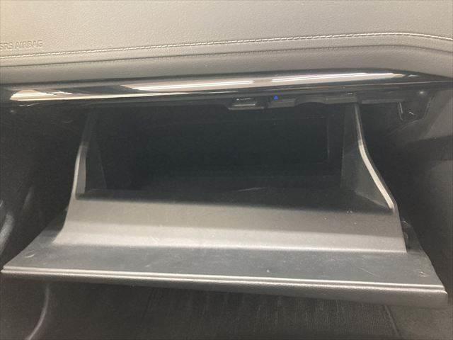 クラウンハイブリッド ＲＳ　禁煙車　純正ＳＤナビ　レーダークルーズコントロール　衝突軽減ブレーキ　Ｂｌｕｅｔｏｏｔｈ　フルセグＴＶ　パワーシート　シートヒーター　３眼ＬＥＤヘッドライト　スマートキー　コーナーセンサー（43枚目）