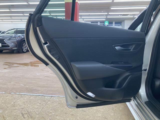 クラウンハイブリッド ＲＳ　禁煙車　純正ＳＤナビ　レーダークルーズコントロール　衝突軽減ブレーキ　Ｂｌｕｅｔｏｏｔｈ　フルセグＴＶ　パワーシート　シートヒーター　３眼ＬＥＤヘッドライト　スマートキー　コーナーセンサー（56枚目）