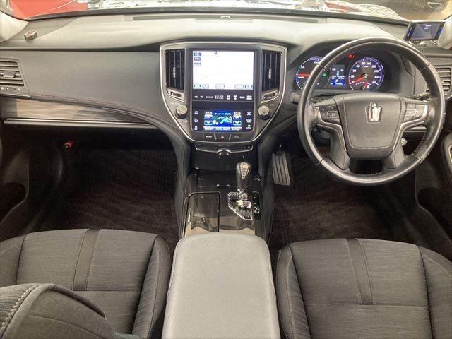 クラウンハイブリッド アスリートＳ　純正ＨＤＤナビ　フルセグＴＶ　バックカメラ　クルーズコントロール　Ｂｌｕｅｔｏｏｔｈ　スマートキー　シートヒーター　ＨＩＤヘッドライト　ＬＥＤフォグランプ　純正１７インチアルミホイール　パワーシート（3枚目）