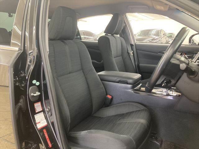 クラウンハイブリッド アスリートＳ　純正ＨＤＤナビ　フルセグＴＶ　バックカメラ　クルーズコントロール　Ｂｌｕｅｔｏｏｔｈ　スマートキー　シートヒーター　ＨＩＤヘッドライト　ＬＥＤフォグランプ　純正１７インチアルミホイール　パワーシート（7枚目）