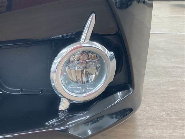 クラウンハイブリッド アスリートＳ　純正ＨＤＤナビ　フルセグＴＶ　バックカメラ　クルーズコントロール　Ｂｌｕｅｔｏｏｔｈ　スマートキー　シートヒーター　ＨＩＤヘッドライト　ＬＥＤフォグランプ　純正１７インチアルミホイール　パワーシート（22枚目）