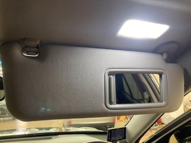 クラウンハイブリッド アスリートＳ　純正ＨＤＤナビ　フルセグＴＶ　バックカメラ　クルーズコントロール　Ｂｌｕｅｔｏｏｔｈ　スマートキー　シートヒーター　ＨＩＤヘッドライト　ＬＥＤフォグランプ　純正１７インチアルミホイール　パワーシート（46枚目）