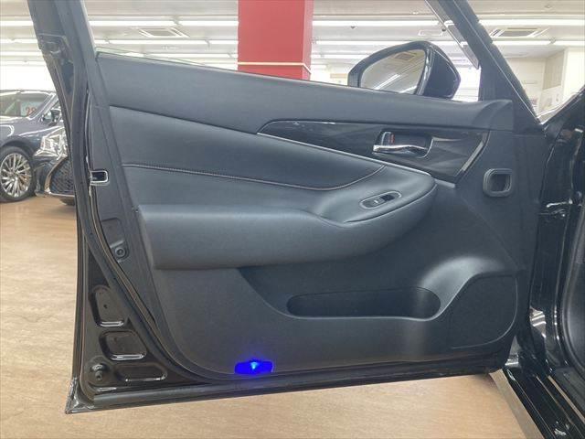 クラウンハイブリッド アスリートＳ　純正ＨＤＤナビ　フルセグＴＶ　バックカメラ　クルーズコントロール　Ｂｌｕｅｔｏｏｔｈ　スマートキー　シートヒーター　ＨＩＤヘッドライト　ＬＥＤフォグランプ　純正１７インチアルミホイール　パワーシート（54枚目）