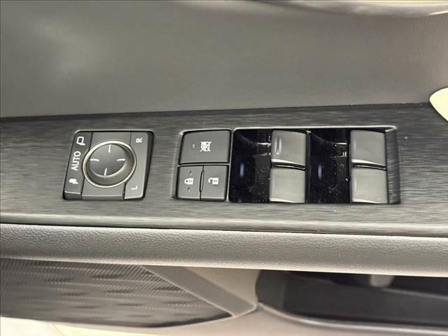 LEXUS UX UX300E VERSION L