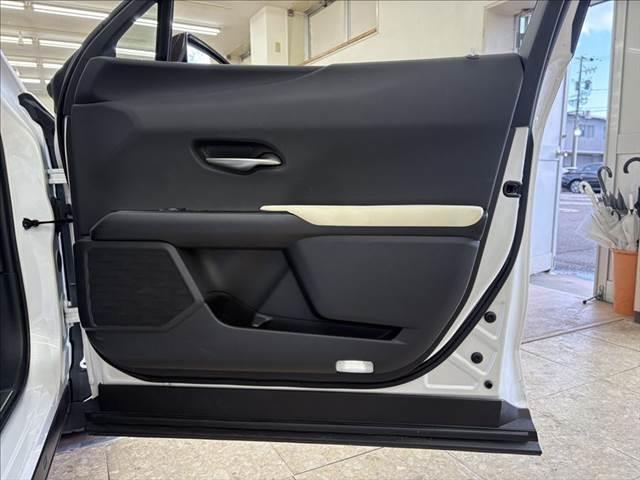 LEXUS UX UX300E VERSION L