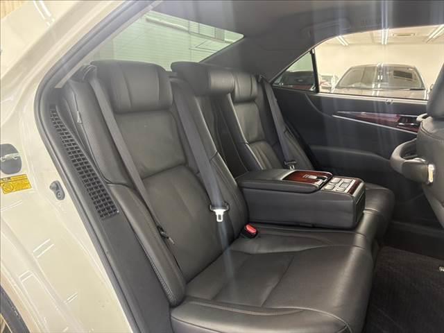 クラウンマジェスタ マジェスタ Fバージョン 禁煙車 全方位カメラ 純正OP18インチAW 黒革シート レーダークルーズコントロール シートヒーター ベンチレーション 純正ナビ フルセグTV ETC LEDヘッドランプ クリアランスソナー(9枚目)