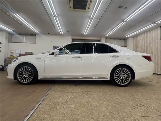 クラウンマジェスタ マジェスタ Fバージョン 禁煙車 全方位カメラ 純正OP18インチAW 黒革シート レーダークルーズコントロール シートヒーター ベンチレーション 純正ナビ フルセグTV ETC LEDヘッドランプ クリアランスソナー(21枚目)