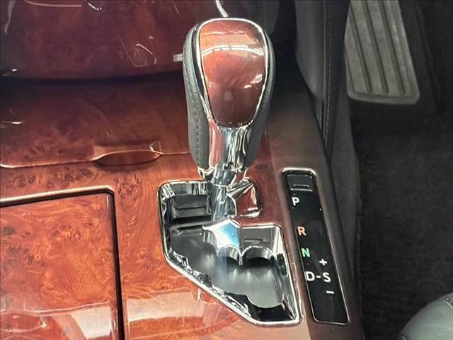 クラウンマジェスタ マジェスタ Fバージョン 禁煙車 全方位カメラ 純正OP18インチAW 黒革シート レーダークルーズコントロール シートヒーター ベンチレーション 純正ナビ フルセグTV ETC LEDヘッドランプ クリアランスソナー(40枚目)