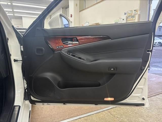 クラウンマジェスタ マジェスタ Fバージョン 禁煙車 全方位カメラ 純正OP18インチAW 黒革シート レーダークルーズコントロール シートヒーター ベンチレーション 純正ナビ フルセグTV ETC LEDヘッドランプ クリアランスソナー(53枚目)