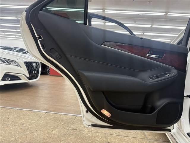 クラウンマジェスタ マジェスタ Fバージョン 禁煙車 全方位カメラ 純正OP18インチAW 黒革シート レーダークルーズコントロール シートヒーター ベンチレーション 純正ナビ フルセグTV ETC LEDヘッドランプ クリアランスソナー(62枚目)