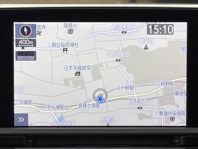 クラウンハイブリッド Ｓ　Ｃパッケージ　禁煙車　純正ＳＤナビ　バックカメラ　衝突軽減ブレーキ　Ｂｌｕｅｔｏｏｔｈ対応　ブラインドスポットモニター　レーダークルーズコントロール　クリアランスソナー　シートヒーター　ＥＴＣ　ＬＥＤヘッドライト（4枚目）