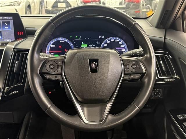クラウンハイブリッド Ｓ　Ｃパッケージ　禁煙車　純正ＳＤナビ　バックカメラ　衝突軽減ブレーキ　Ｂｌｕｅｔｏｏｔｈ対応　ブラインドスポットモニター　レーダークルーズコントロール　クリアランスソナー　シートヒーター　ＥＴＣ　ＬＥＤヘッドライト（10枚目）