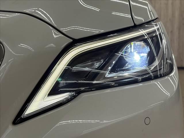 クラウンハイブリッド Ｓ　Ｃパッケージ　禁煙車　純正ＳＤナビ　バックカメラ　衝突軽減ブレーキ　Ｂｌｕｅｔｏｏｔｈ対応　ブラインドスポットモニター　レーダークルーズコントロール　クリアランスソナー　シートヒーター　ＥＴＣ　ＬＥＤヘッドライト（11枚目）