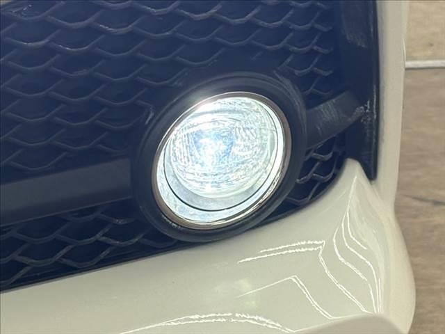 クラウンハイブリッド Ｓ　Ｃパッケージ　禁煙車　純正ＳＤナビ　バックカメラ　衝突軽減ブレーキ　Ｂｌｕｅｔｏｏｔｈ対応　ブラインドスポットモニター　レーダークルーズコントロール　クリアランスソナー　シートヒーター　ＥＴＣ　ＬＥＤヘッドライト（12枚目）