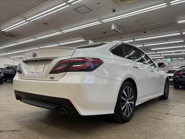 クラウンハイブリッド Ｓ　Ｃパッケージ　禁煙車　純正ＳＤナビ　バックカメラ　衝突軽減ブレーキ　Ｂｌｕｅｔｏｏｔｈ対応　ブラインドスポットモニター　レーダークルーズコントロール　クリアランスソナー　シートヒーター　ＥＴＣ　ＬＥＤヘッドライト（18枚目）