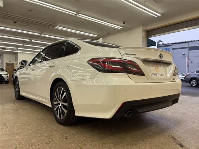 クラウンハイブリッド Ｓ　Ｃパッケージ　禁煙車　純正ＳＤナビ　バックカメラ　衝突軽減ブレーキ　Ｂｌｕｅｔｏｏｔｈ対応　ブラインドスポットモニター　レーダークルーズコントロール　クリアランスソナー　シートヒーター　ＥＴＣ　ＬＥＤヘッドライト（19枚目）