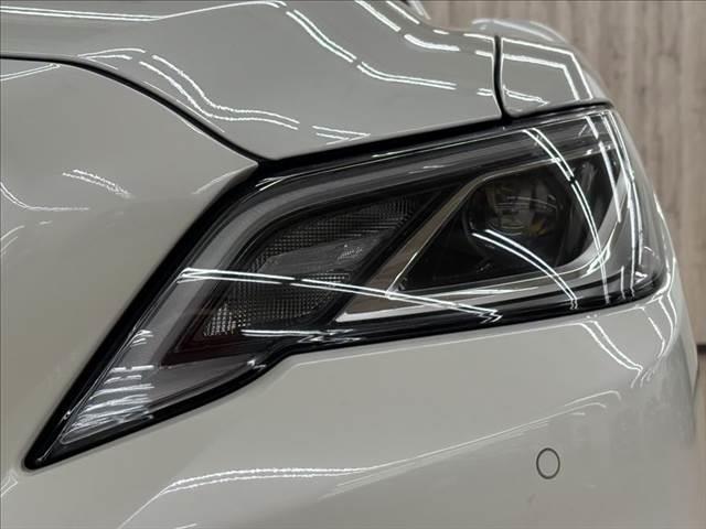 クラウンハイブリッド Ｓ　Ｃパッケージ　禁煙車　純正ＳＤナビ　バックカメラ　衝突軽減ブレーキ　Ｂｌｕｅｔｏｏｔｈ対応　ブラインドスポットモニター　レーダークルーズコントロール　クリアランスソナー　シートヒーター　ＥＴＣ　ＬＥＤヘッドライト（21枚目）