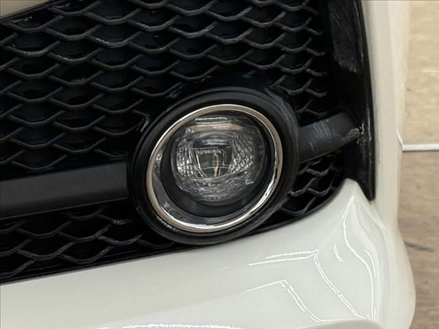 クラウンハイブリッド Ｓ　Ｃパッケージ　禁煙車　純正ＳＤナビ　バックカメラ　衝突軽減ブレーキ　Ｂｌｕｅｔｏｏｔｈ対応　ブラインドスポットモニター　レーダークルーズコントロール　クリアランスソナー　シートヒーター　ＥＴＣ　ＬＥＤヘッドライト（22枚目）