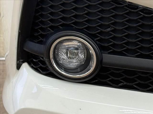 クラウンハイブリッド Ｓ　Ｃパッケージ　禁煙車　純正ＳＤナビ　バックカメラ　衝突軽減ブレーキ　Ｂｌｕｅｔｏｏｔｈ対応　ブラインドスポットモニター　レーダークルーズコントロール　クリアランスソナー　シートヒーター　ＥＴＣ　ＬＥＤヘッドライト（24枚目）