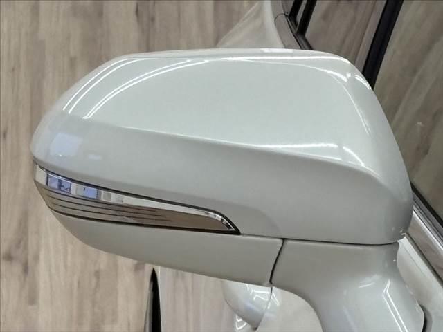 クラウンハイブリッド Ｓ　Ｃパッケージ　禁煙車　純正ＳＤナビ　バックカメラ　衝突軽減ブレーキ　Ｂｌｕｅｔｏｏｔｈ対応　ブラインドスポットモニター　レーダークルーズコントロール　クリアランスソナー　シートヒーター　ＥＴＣ　ＬＥＤヘッドライト（26枚目）