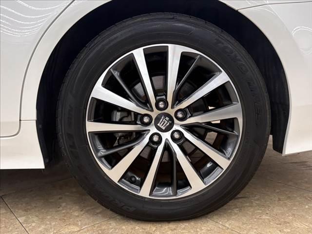 クラウンハイブリッド Ｓ　Ｃパッケージ　禁煙車　純正ＳＤナビ　バックカメラ　衝突軽減ブレーキ　Ｂｌｕｅｔｏｏｔｈ対応　ブラインドスポットモニター　レーダークルーズコントロール　クリアランスソナー　シートヒーター　ＥＴＣ　ＬＥＤヘッドライト（28枚目）