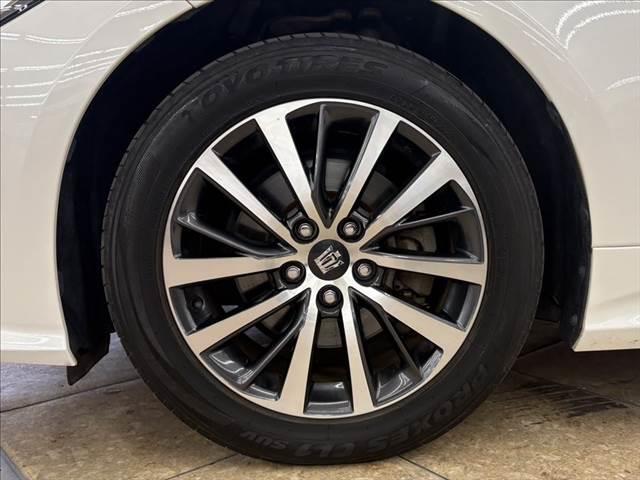 クラウンハイブリッド Ｓ　Ｃパッケージ　禁煙車　純正ＳＤナビ　バックカメラ　衝突軽減ブレーキ　Ｂｌｕｅｔｏｏｔｈ対応　ブラインドスポットモニター　レーダークルーズコントロール　クリアランスソナー　シートヒーター　ＥＴＣ　ＬＥＤヘッドライト（29枚目）