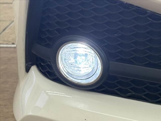 クラウンハイブリッド Ｓ　Ｃパッケージ　禁煙車　純正ＳＤナビ　バックカメラ　衝突軽減ブレーキ　Ｂｌｕｅｔｏｏｔｈ対応　ブラインドスポットモニター　レーダークルーズコントロール　クリアランスソナー　シートヒーター　ＥＴＣ　ＬＥＤヘッドライト（31枚目）