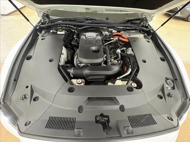 クラウンハイブリッド Ｓ　Ｃパッケージ　禁煙車　純正ＳＤナビ　バックカメラ　衝突軽減ブレーキ　Ｂｌｕｅｔｏｏｔｈ対応　ブラインドスポットモニター　レーダークルーズコントロール　クリアランスソナー　シートヒーター　ＥＴＣ　ＬＥＤヘッドライト（32枚目）