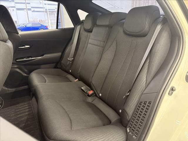 クラウンハイブリッド Ｓ　Ｃパッケージ　禁煙車　純正ＳＤナビ　バックカメラ　衝突軽減ブレーキ　Ｂｌｕｅｔｏｏｔｈ対応　ブラインドスポットモニター　レーダークルーズコントロール　クリアランスソナー　シートヒーター　ＥＴＣ　ＬＥＤヘッドライト（36枚目）