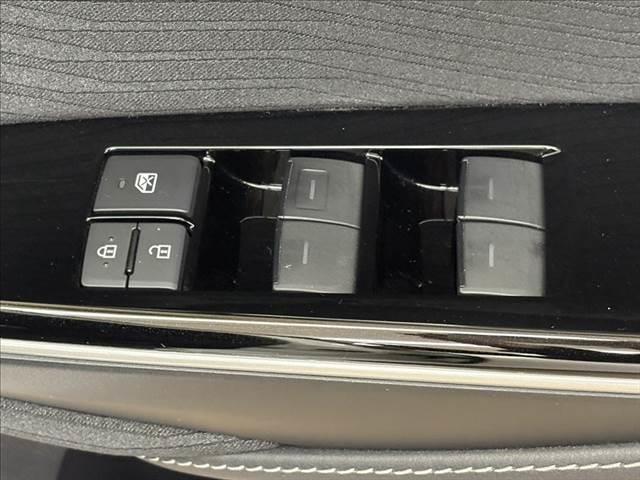 クラウンハイブリッド Ｓ　Ｃパッケージ　禁煙車　純正ＳＤナビ　バックカメラ　衝突軽減ブレーキ　Ｂｌｕｅｔｏｏｔｈ対応　ブラインドスポットモニター　レーダークルーズコントロール　クリアランスソナー　シートヒーター　ＥＴＣ　ＬＥＤヘッドライト（40枚目）