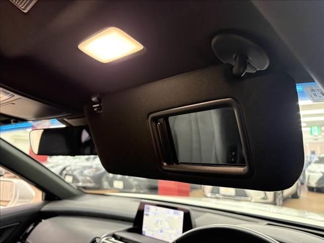 クラウンハイブリッド Ｓ　Ｃパッケージ　禁煙車　純正ＳＤナビ　バックカメラ　衝突軽減ブレーキ　Ｂｌｕｅｔｏｏｔｈ対応　ブラインドスポットモニター　レーダークルーズコントロール　クリアランスソナー　シートヒーター　ＥＴＣ　ＬＥＤヘッドライト（48枚目）